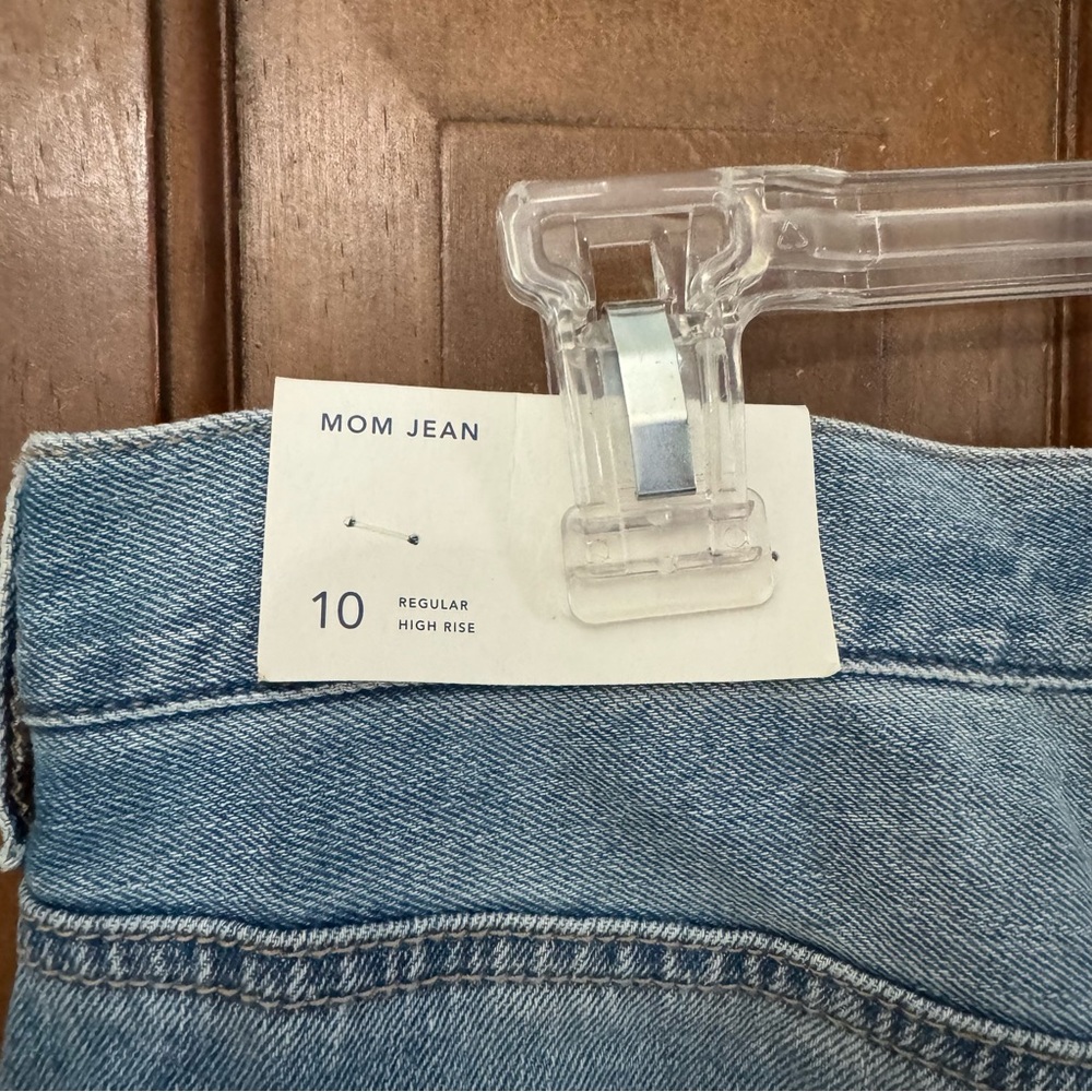 New woman’s American eagle mom Distressed Jeans Sz 10 - Picture 3 of 7